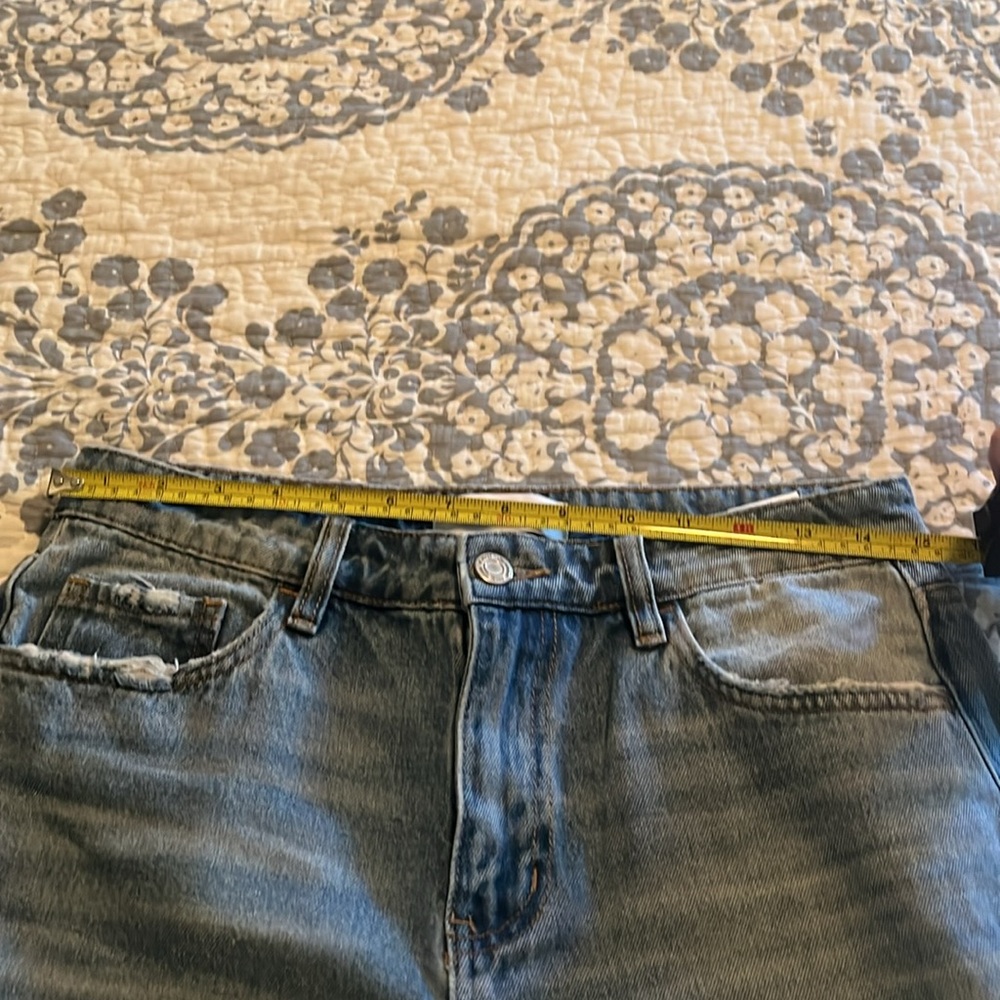 Distressed cropped jeans - Picture 11 of 11